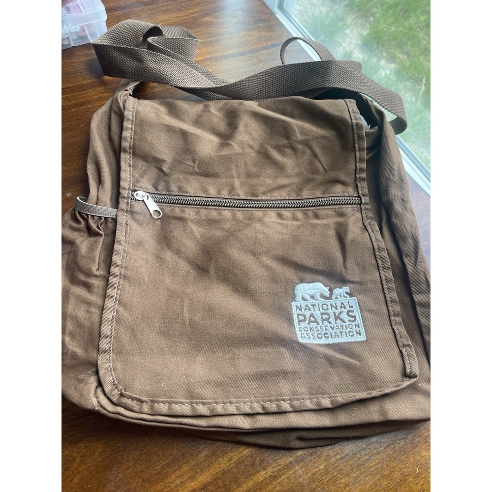 Shoulder bag National‎ Parks Conservation Assoc logo; 4 pockets, cover flap